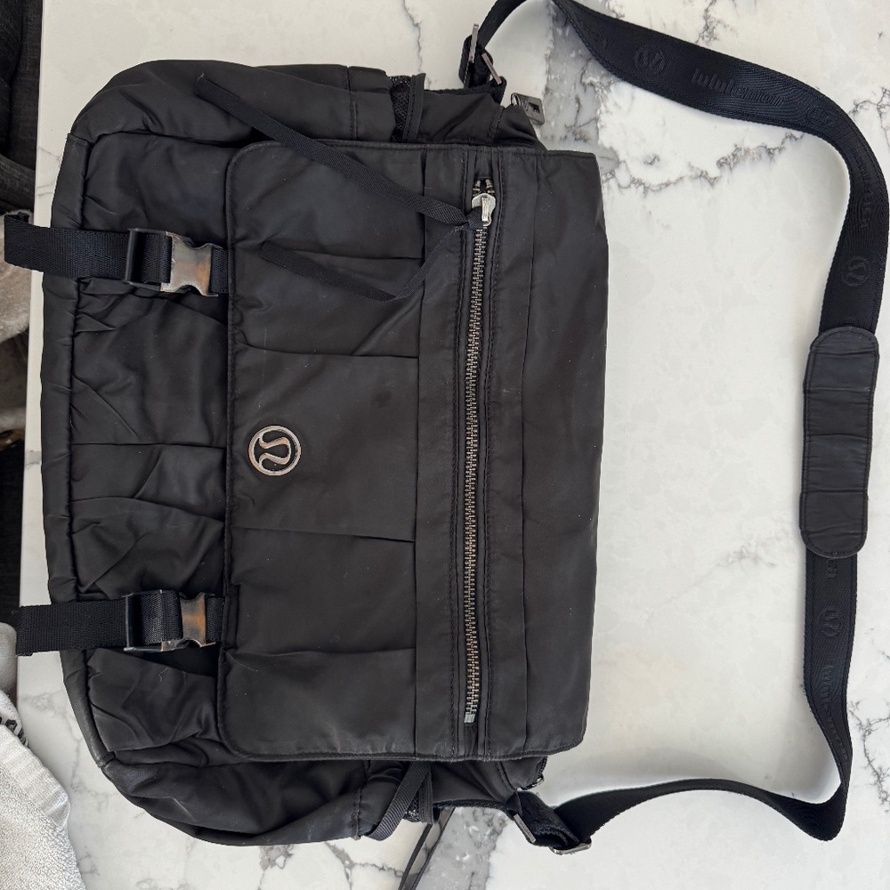 Lululemon black laptop Urban Yogini bag